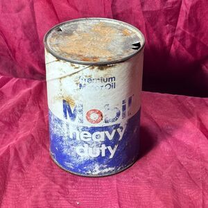 Vintage Mobil Heavy Duty Metal Can Engine Oil Collectible Gas/Oil 1950s
